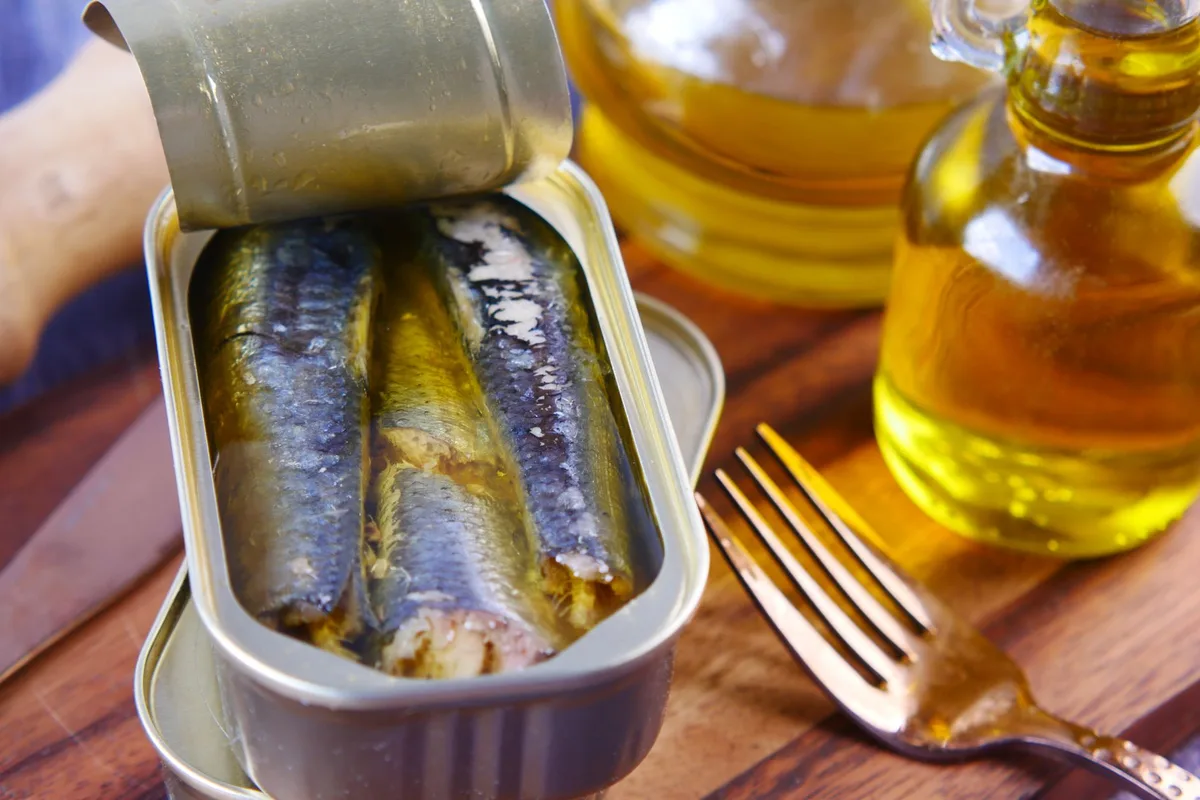 Conserves de sardines, blette fraîche et lentilles sèches, sources de protéines et nutriments essentiels