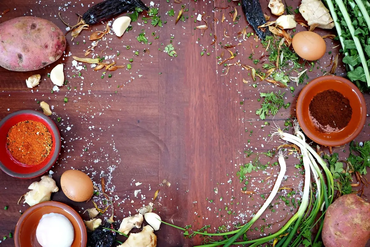 Aliments à conserver à température ambiante : œufs, pommes de terre, oignons et autres produits hors réfrigérateur