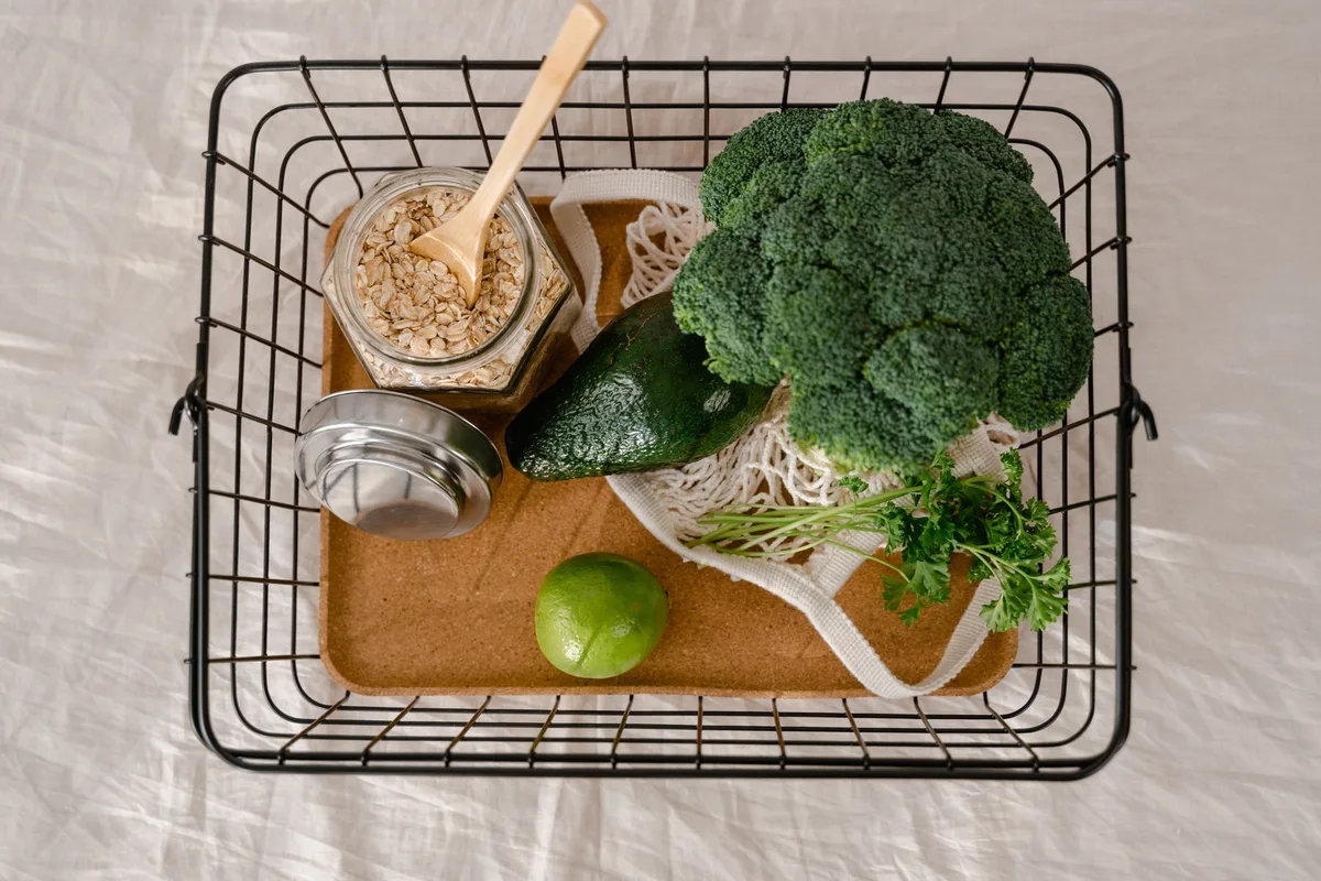 Légumes de saison et flocons d'avoine pour un plat équilibré