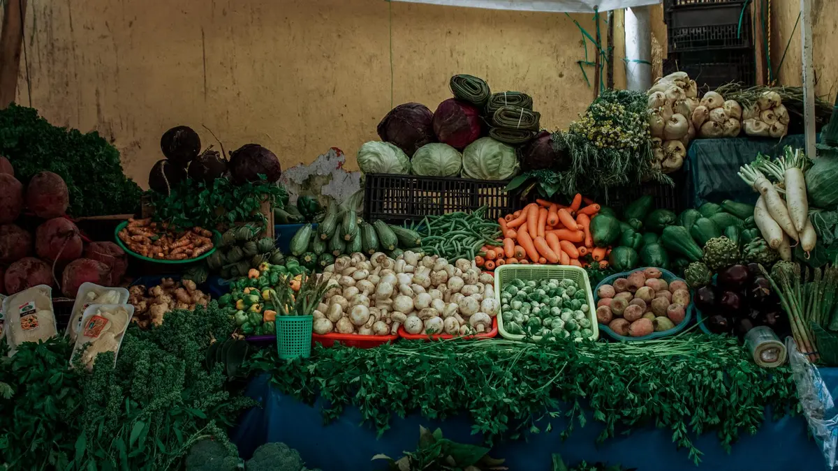 Légumes colorés riches en caroténoïdes : carottes, épinards et patate douce