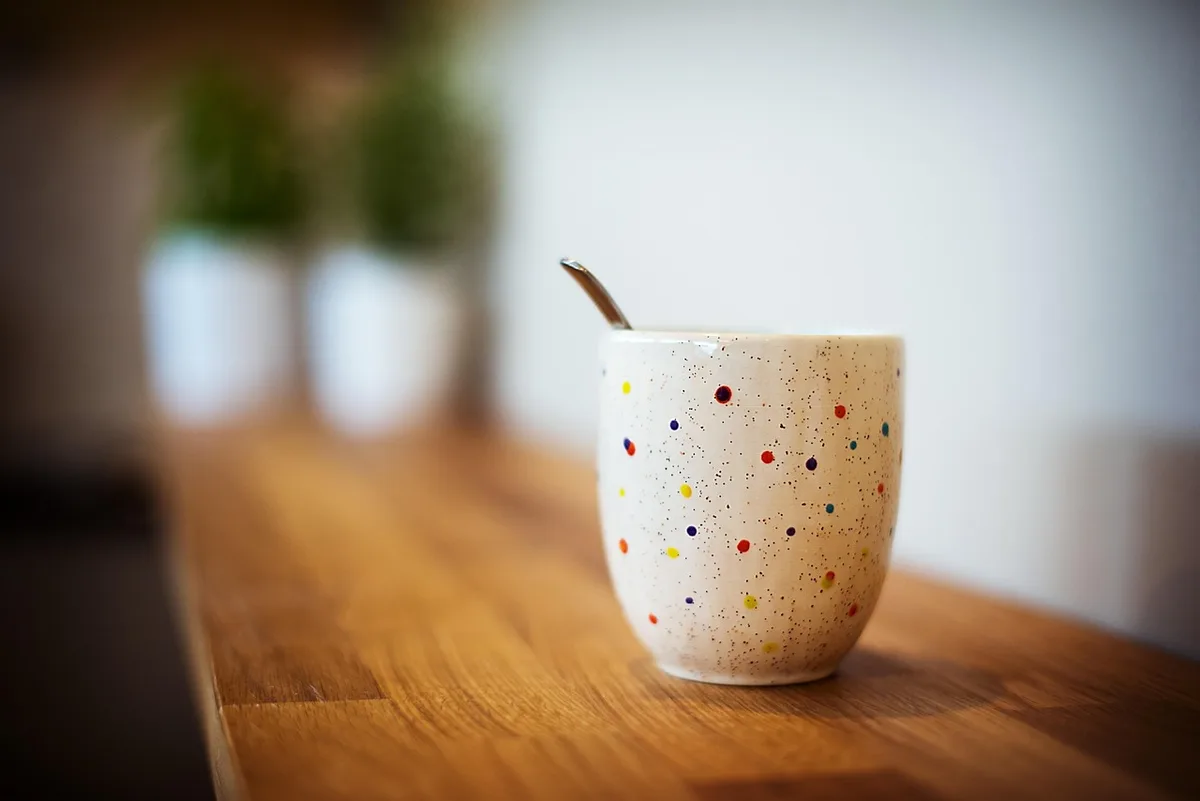 Tasse de café et chocolat à éviter en fin de journée pour préserver le sommeil
