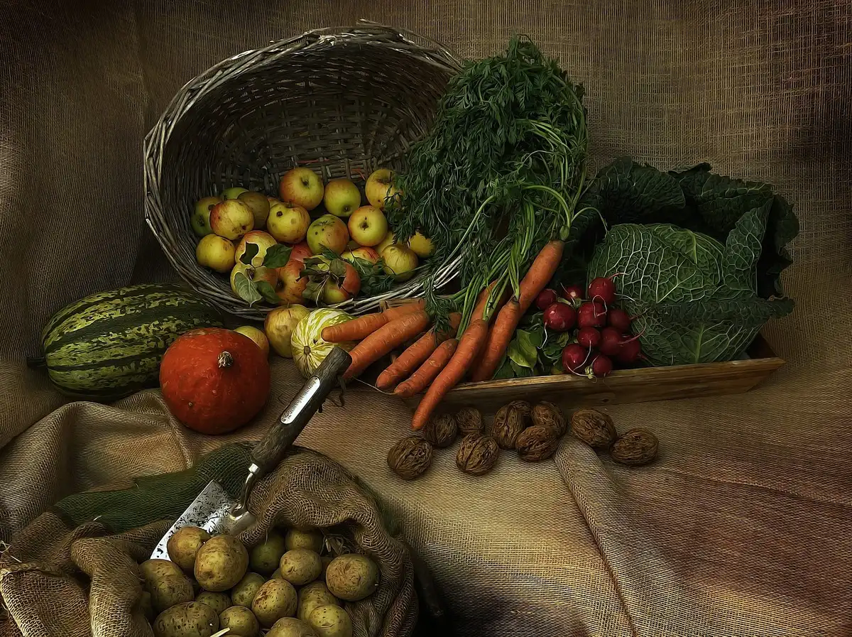 Panier garni de légumes variés et colorés selon la saison