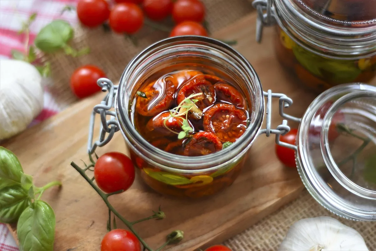 Flacon d'huile essentielle et bouteille d'huile végétale pour dilution